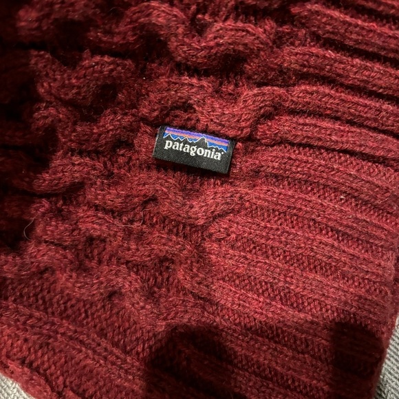 NWT Patagonia Coastal Cable Beanie Wax Red Cap One Size 28997 - Picture 2 of 6